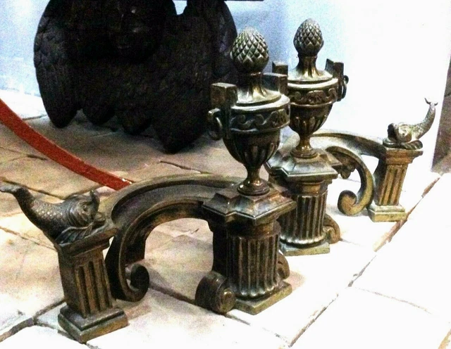 Paire De Chenêts Antiques Français Du 17Ème Siècle - The Antique Fireplace Bank