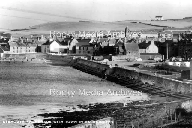 Jgt-5 The Promenade, Eyemouth, Berwickshire, Scotland. Photo