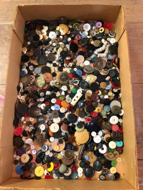 Vintage Buttons 3 LBS Mixed Lot Old Sewing Plastic Bakelite Metal? Unsorted (C