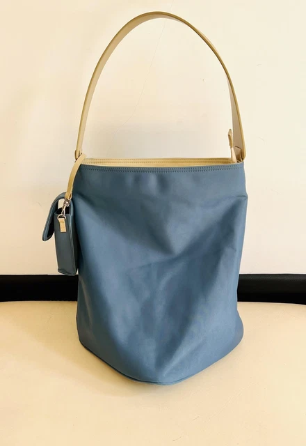 LANCEL SAC SEAU en tissu bleu et cuir beige avec une pochette