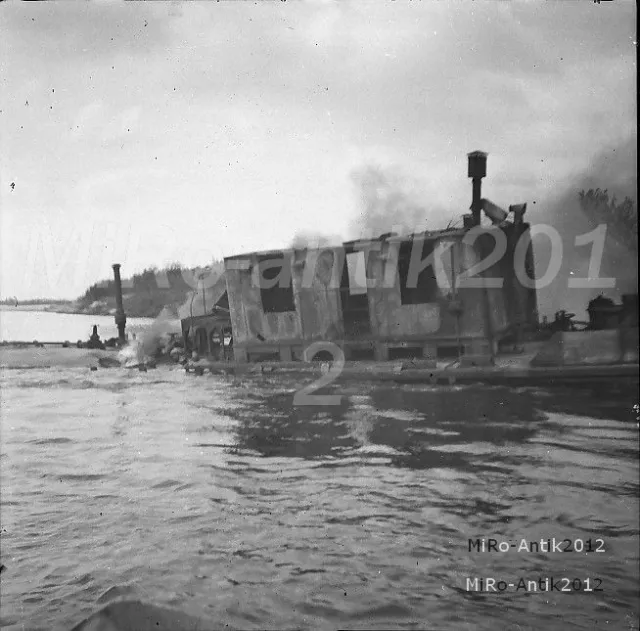 Foto-Negativ WK2, Pi.Pz.Btl.51, ein Dampfer wird versenkt, 1942 5026-989/30