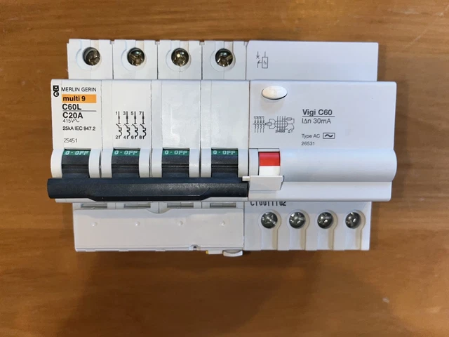 Disjoncteur Différentiel Merlin Gerin 4P 40A 300mA - Tétrapolaire, Courbe C, Occasion
