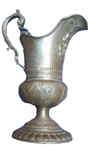 Preciosa Jarra De Metal Tipo Neoclasicismo Fechada Mediados S.xx  Muy Decorativa