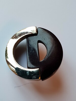 Bouton ancien CHRISTIAN DIOR 1970-2,3 cm x 2,3 cm 