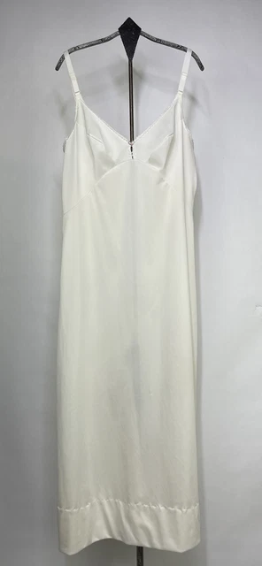 Vintage Olga Womens Nylon Full Slip Kick Slit White USA Size 34 READ