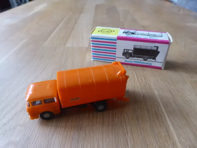 DDR Modellauto / Permot / Maßstab 1:87 / LKW Skoda Müllfahrzeug