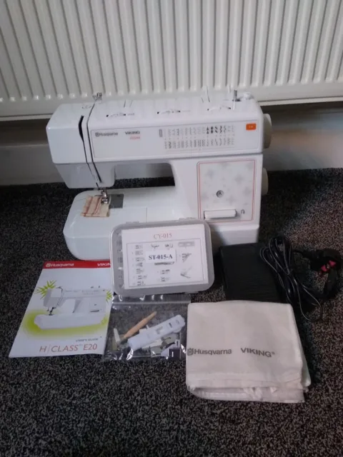 Husqvarna Viking Class H E20 sewing machine + Feet Set..