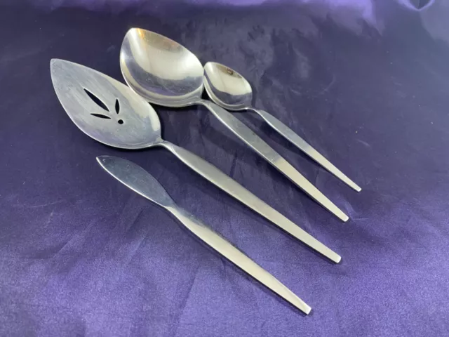 ONEIDA SATINIQUE OLDER (STAINLESS COMMUNITY) 4 Piece Hostess Set
