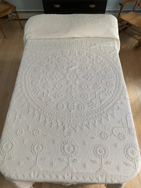Vintage Morgan Jones Minuet George Washington Style Chenille Bedspread, Full