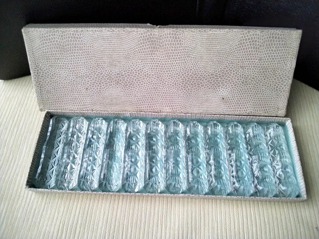 Coffret de 12 porte-couteaux anciens en cristal (12