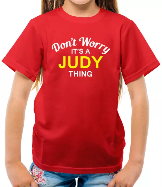 Mach dir keine Sorgen, es ist eine judy Sache! - Kinder T-Shirt - Nachname individueller Name Familie