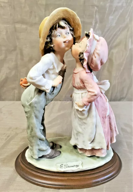 GIUSEPPE ARMANI Figurine Boy Girl Kissing Statue Sculpture Florence Art Italy