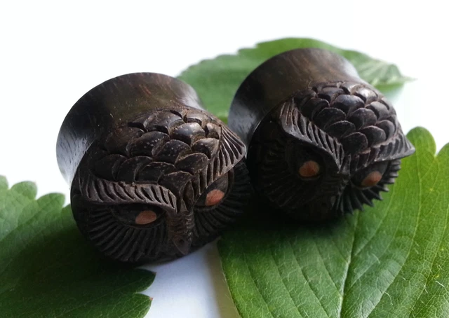 1 Pair Organic Hand Carved 3D Owl Hooter Black Areng Wood Ear Plug Tunnel Gauges 2