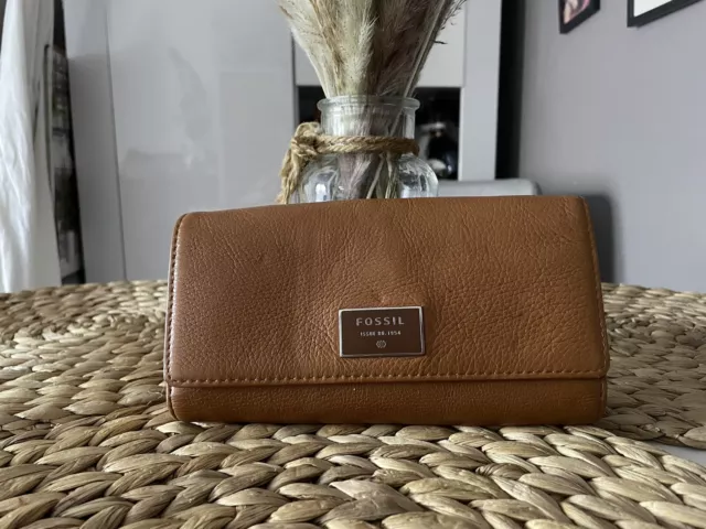 Fossil Lovely Tan brown leather purse wallet Trifold