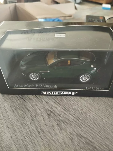 minichamps 1/43 aston martin V12 Vanquish