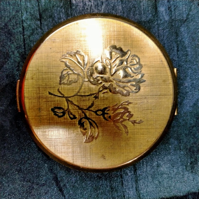 Vintage Gold Tone Stratton Compact Rose Pattern #A0136 Good Condition