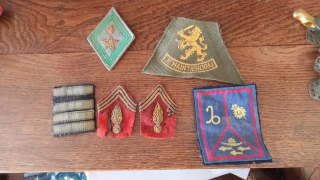 Lot De 3 Insignes Tissus Militaires Ou Scout, Occasion, Collection