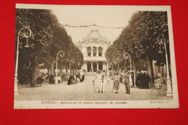 Luchon Esplanade Du Casino Pendant Le Concert Haute Garonne Midi Pyrenees