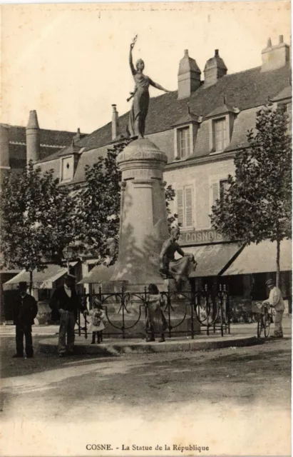 CPA COSNE - La Statue de la Republique (293073)