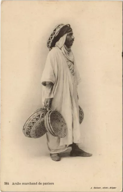 CPA AK ALGERIA Arabe Marchand de Paniers - Type (1145698)