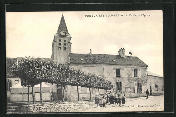 CPA Puiseux-les-Louvres, The Town Hall and the Church
