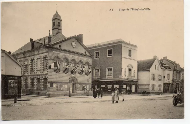 AY - Marne - CPA 51 - Place de l' Hotel de Ville