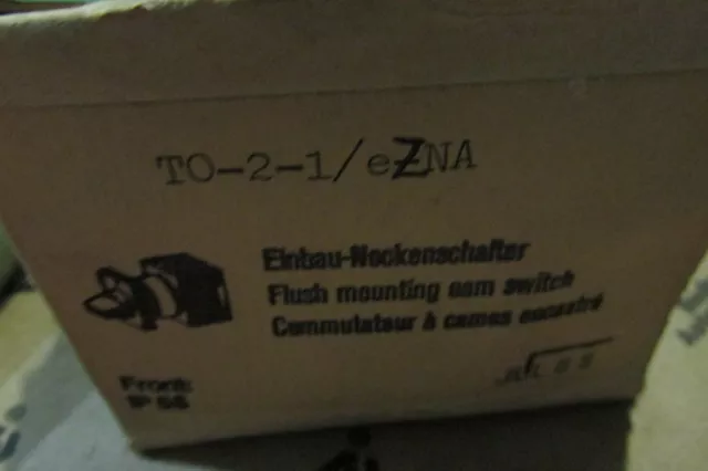 Klockner Moeller T0-2-1 EZ-NA Voltmeter Rotary Selector Switch NEW IN BOX