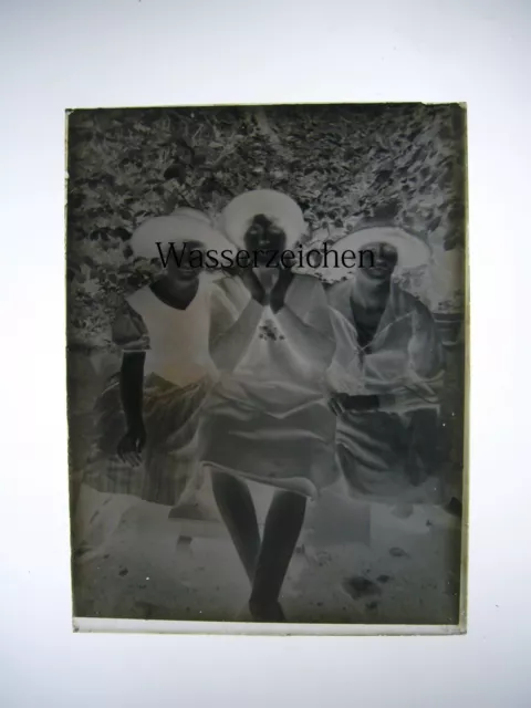 Altes Glasplatten –Negativ ca. 12x9 cm- 3 Frauen ca. 1910/20