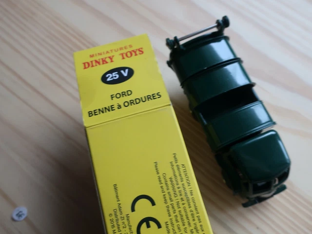 Camion Ford Benne a Ordures de dinky toys atlas 25V / 25 V