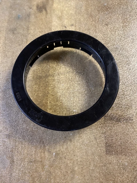 Grote 93552 4,BLACK, PLASTIC THEFT RESISTANT FLANGE"