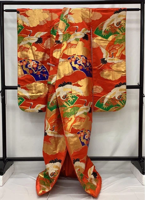 Japanese Kimono Iro-Uchikake Luxurious Crane embroidery Pre-wedding shoot