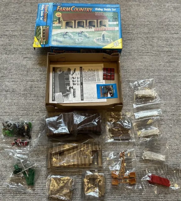 Ertl Farm Country Riding Stable Set # 4217 NEW pieces still in plastic, horses