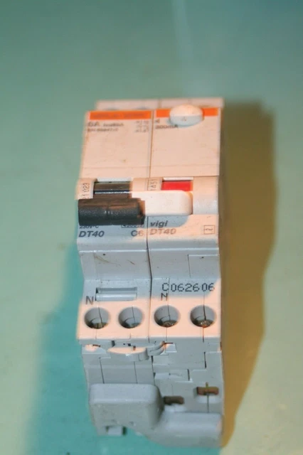 DISJONCTEUR DIFFERENTIEL TETRAPOLAIRE Tri +N C60 10A 300 mA Merlin