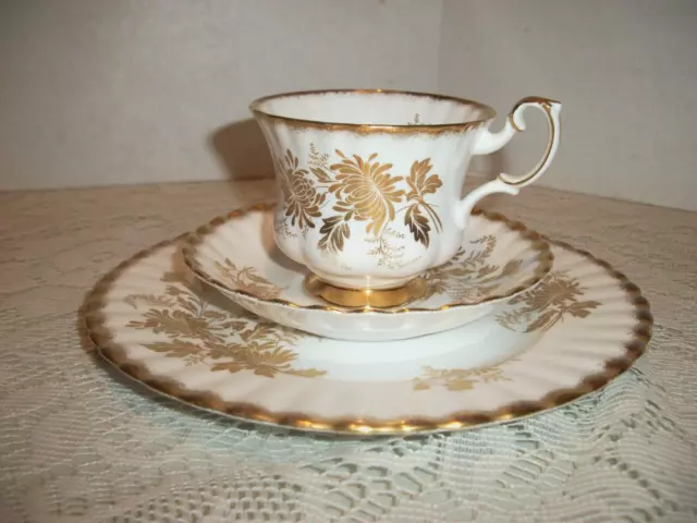 Royal Albert Bone China "GOLDEN GLORY" 3 Piece Set, Cup, Saucer, 8" Plate