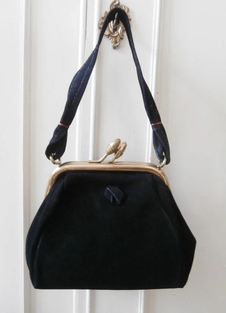 Piccola borsa da sera vintage anni '40 nera pelle scamosciata fine con chiusura diagonale per bacio