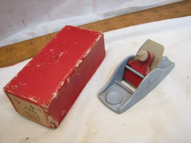 Vintage Millers Falls No. 33 Mini Finger Block Plane Wood Tool w/Box Gray