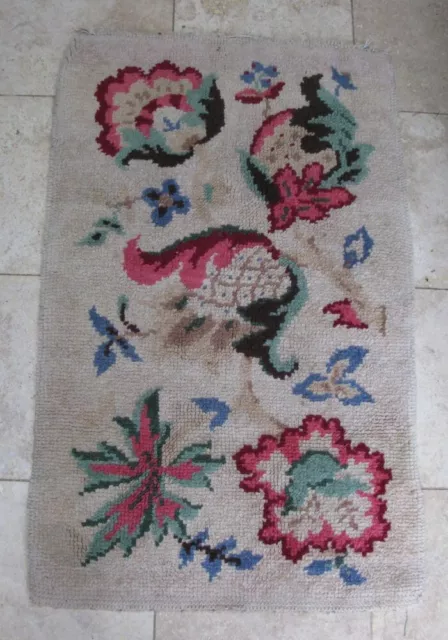 Vintage floral 40's 50's Latch Hook rug handmade wool size 30'' x 48''