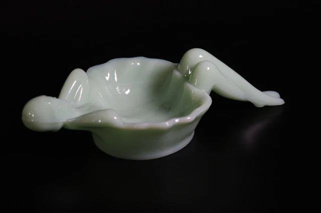 Jadeite Green Glass Bathing Beauty Reclining Woman  Lady Soap Trinket Dish VTG