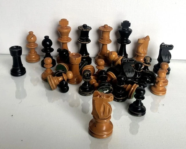Jeu D'échecs En Bois – 32 Pièces – Roi 8,1 Cm – Boîte Velours – Occasion