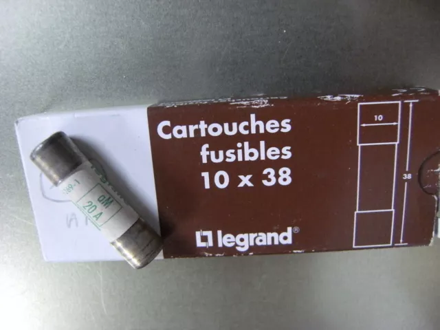 BOITE DE 10 CARTOUCHES - FUSIBLES  "NEUVES" - LEGRAND - 20 A  aM