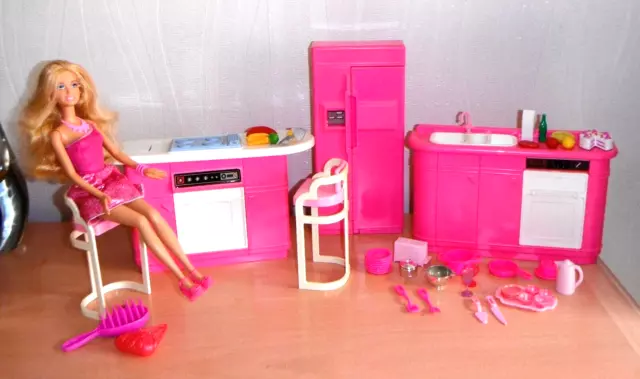 Barbie Cuisine ensemble poupée, meubles et accessoires