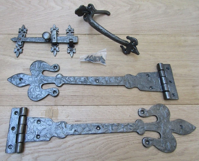 PAIR OF FLEUR DE LYS cast iron door t tee hinges + cottage latch old English