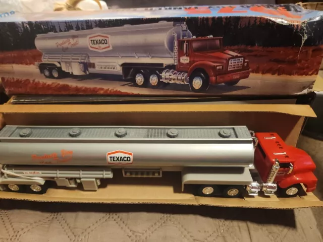New 1995 Edition Texaco 1975 Toy Tanker Truck 14"   **New In Dented Box