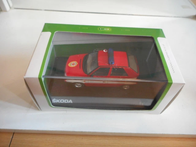 Miniature Kaden Skoda Octavia - Bordeaux - 1/43 - Neuve