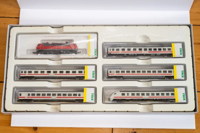 Coffret De Voitures Voyageurs « Service De Banlieue », DB, Ep IV Minitrix 18709 N 1160