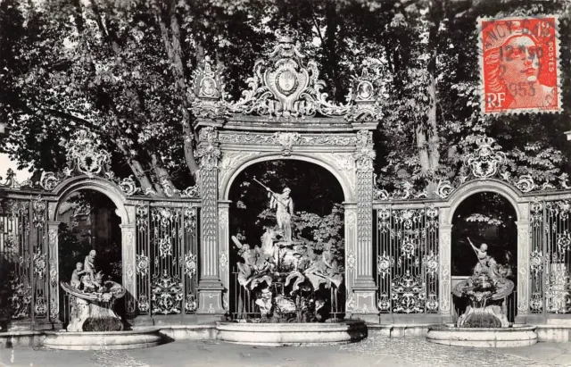 NANCY - place Stanislas - fontaine de Neptune -