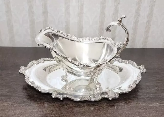 Wallace Silver Plate Ornate Gravy Boat 1138 With Under Plate Vintage