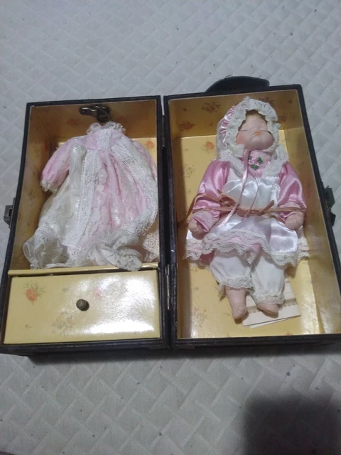 The heritage signature collection praline doll in chest