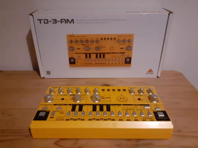 Behringer TD-3-AM Analogue Bass Line Synthesizer inc. PSU & Original Packaging