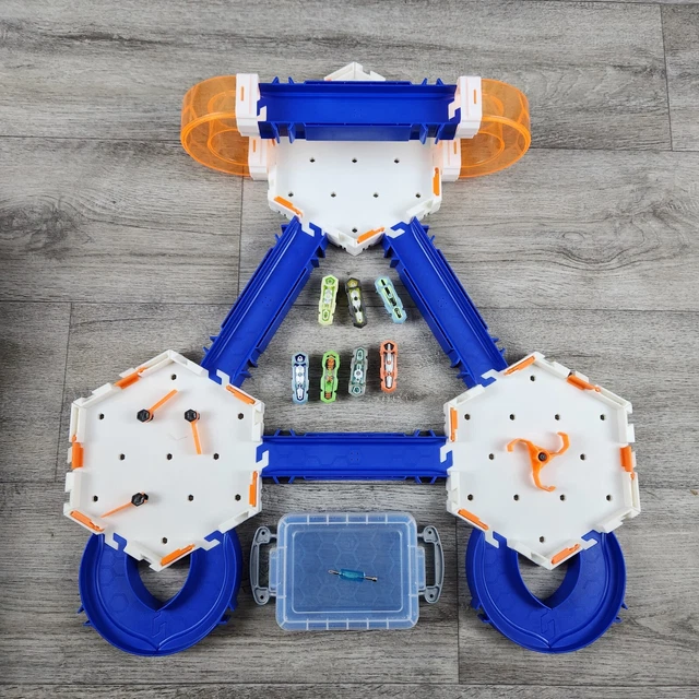 7 Supercharged Bugs & Hexbug Nano Nitro Habitat Playground Set 7 Supercharged Bugs & Hexbug Nano Nitro Habitat Playground Set